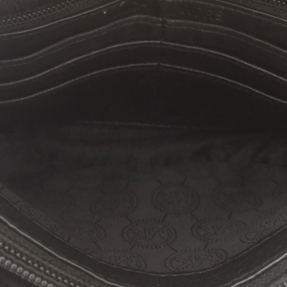 Michael Kors Crossbody In Black and Gold Quilted Nylon. - Picture 7 of 8